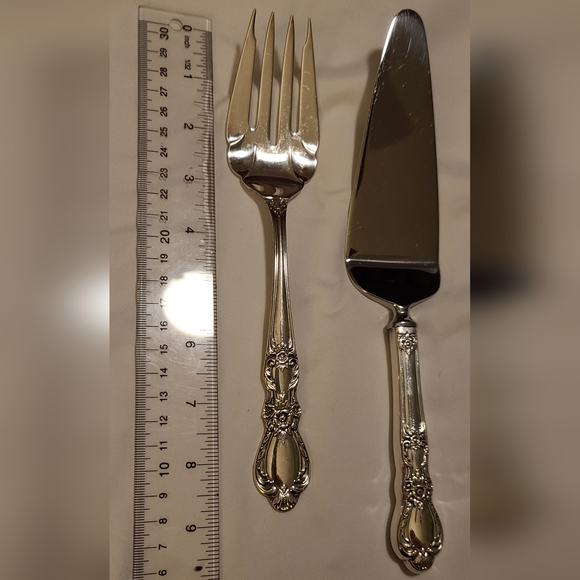 1953 'Heritage' Silverplate Servingware - Picture 3 of 7